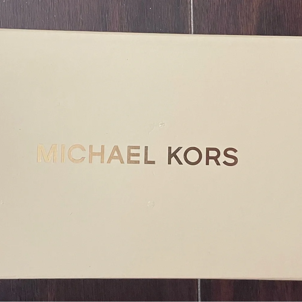 Michael Kors wristlet - Picture 3 of 5